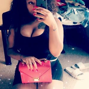 RED MICHAEL KORS PURSE